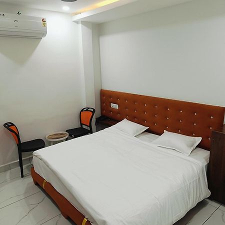 Hotel Shree Kedar Palace Ujjain Esterno foto