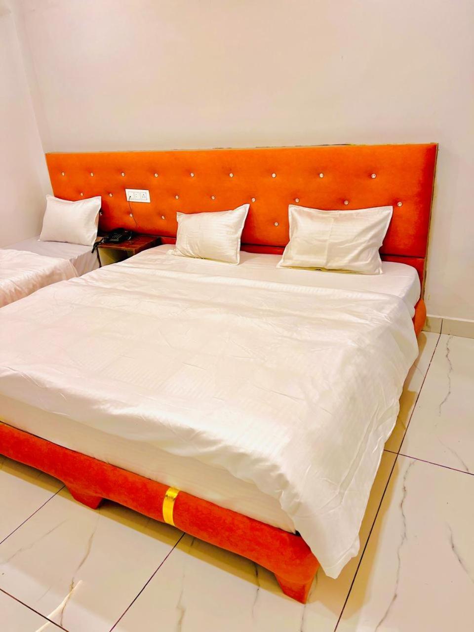 Hotel Shree Kedar Palace Ujjain Esterno foto