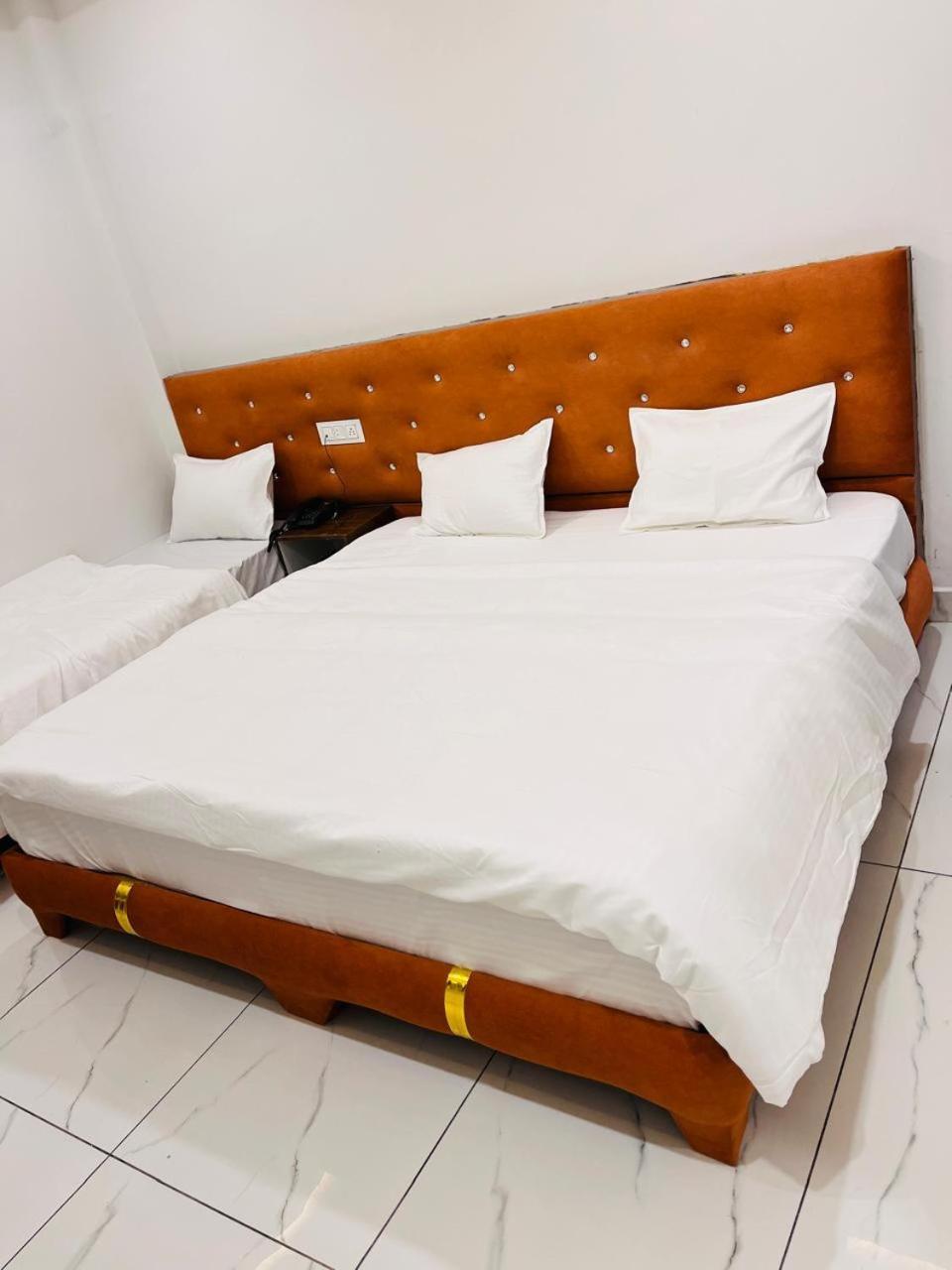 Hotel Shree Kedar Palace Ujjain Esterno foto