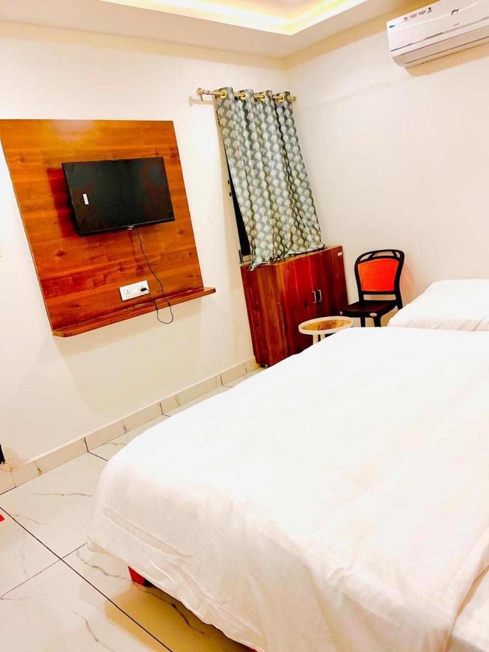 Hotel Shree Kedar Palace Ujjain Esterno foto