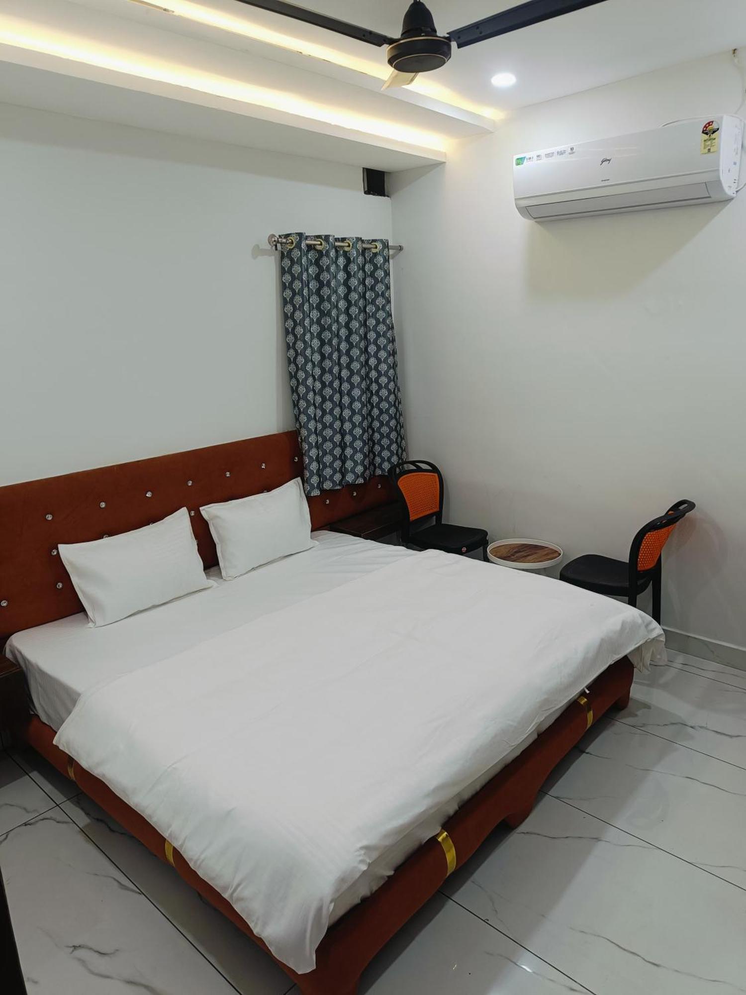 Hotel Shree Kedar Palace Ujjain Esterno foto